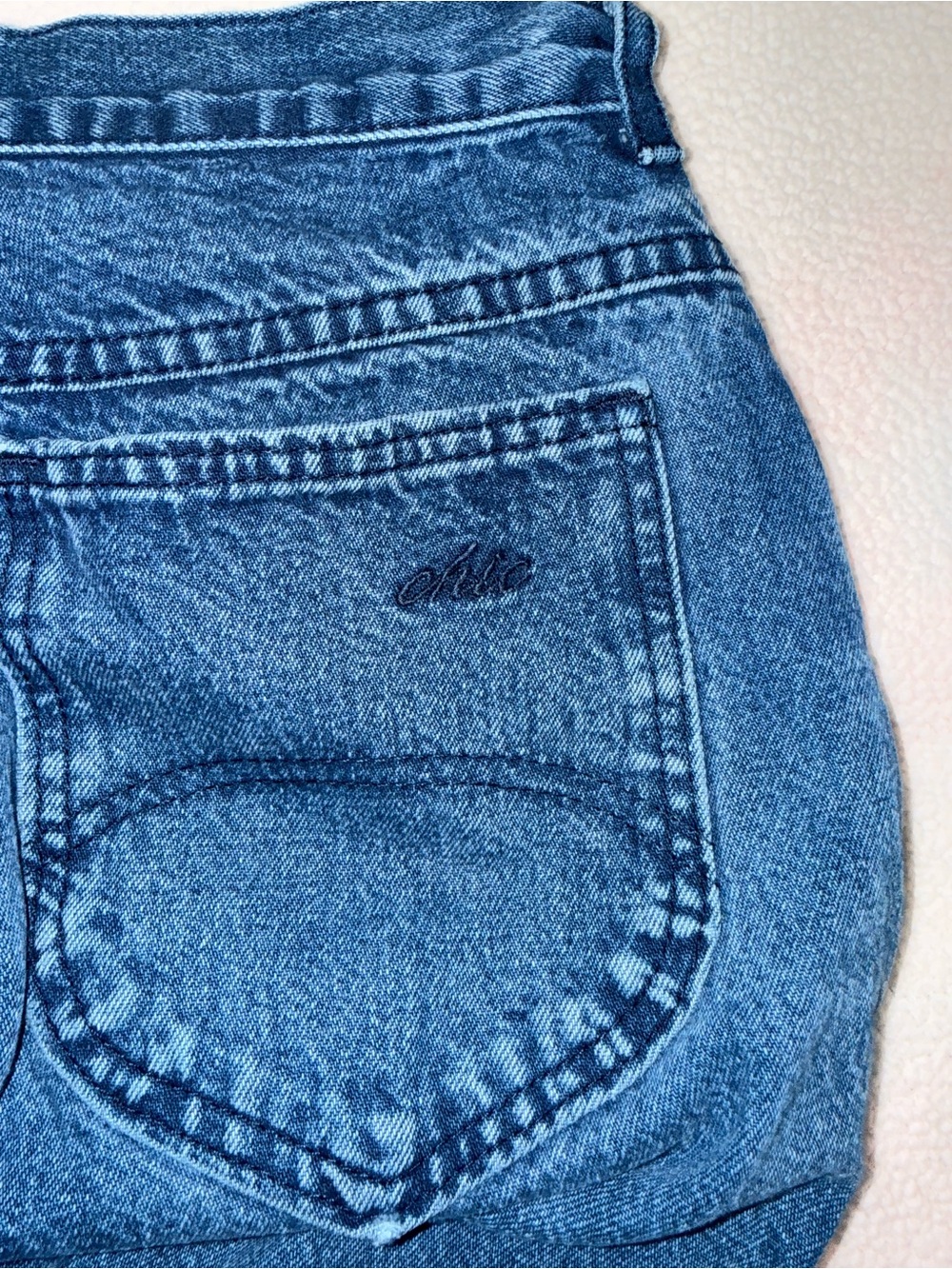 chic High-Rise Blue Denim Jeans with Embroidered Back Pocket
